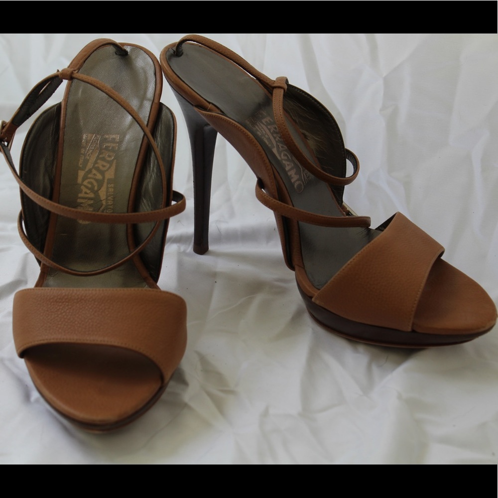 SALVATORE FERRAGAMO HEELS - Picture 4 of 4